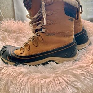 Oboz Women's Lace Up Boots - Tan and Black
